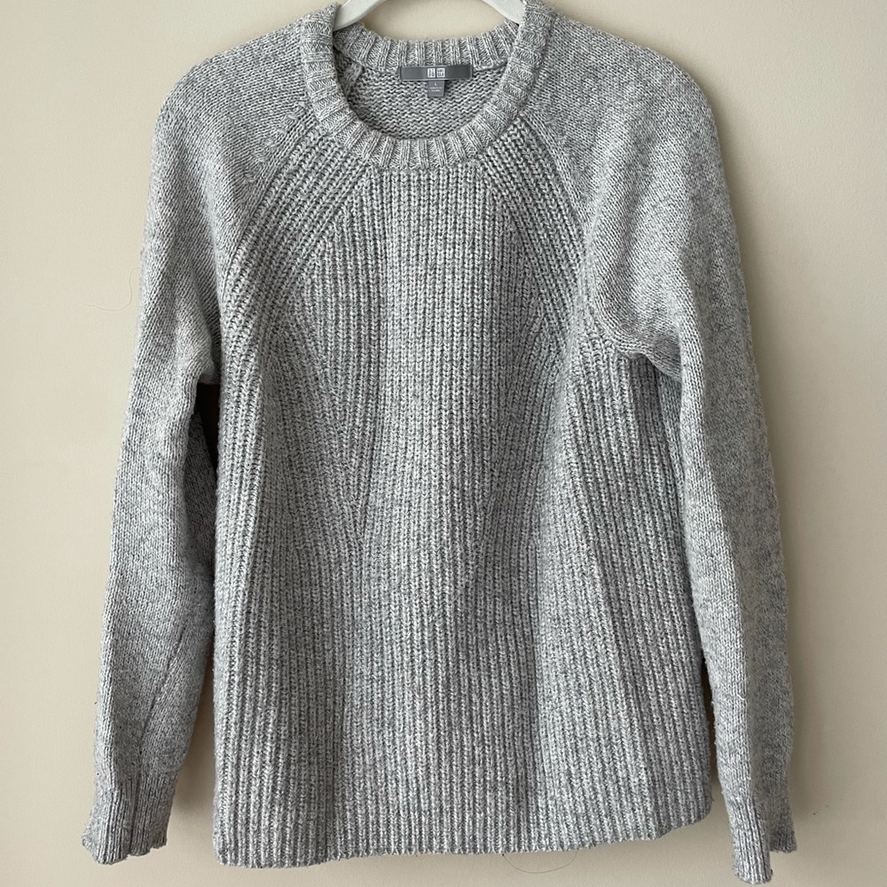 Uniqlo Gray Knit Sweater